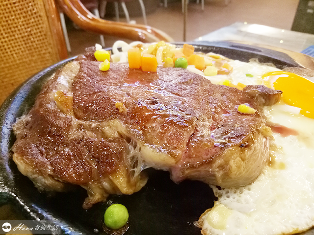 【新北三重】家堤牛排 | 中興橋旁 好吃的平價牛排和豬排 豐富無限供應20多項沙拉吧、冰淇淋、爆米花、飲料、水果、麵包等