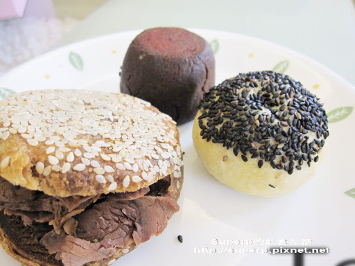 [小店食記]東門市場的馬叔餅舖：絕品芝麻醬燒餅夾牛肉