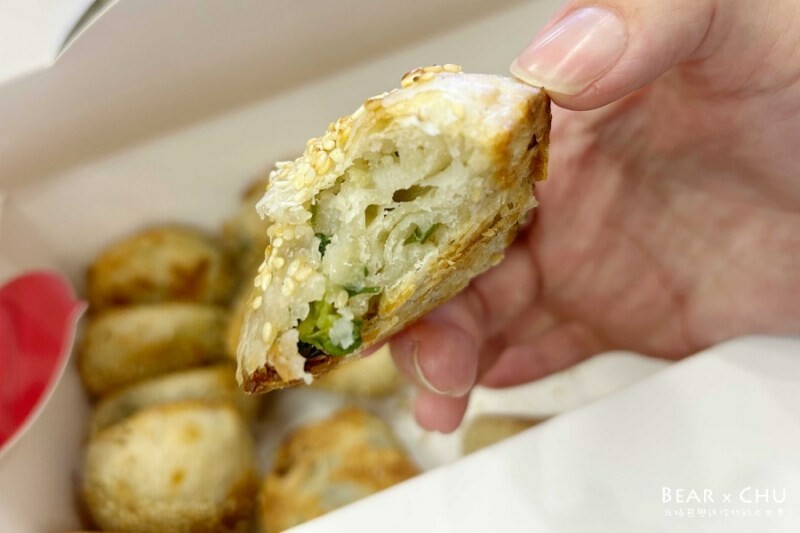 新北三重美食推薦｜名店龍門路胡椒餅的小酥餅・炭烤香氣、扎實有彈性