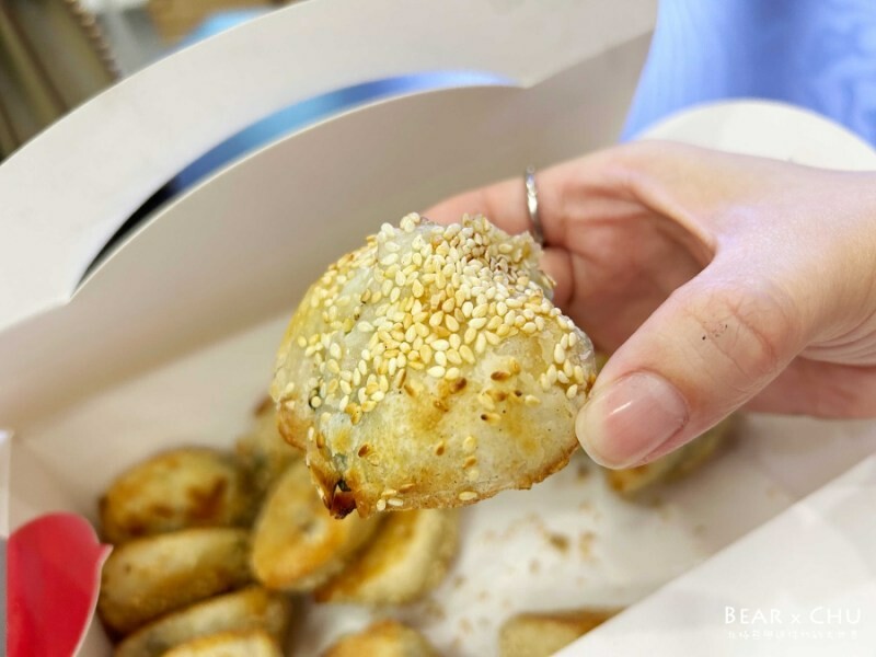 新北三重美食推薦｜名店龍門路胡椒餅的小酥餅・炭烤香氣、扎實有彈性