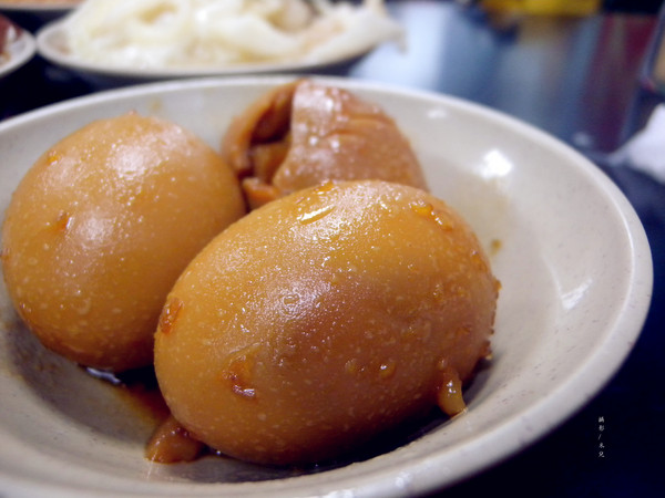 今大魯肉飯：【新北市三重區。小吃】今大魯肉飯 三重在地人的好滋味  魯肉飯好好吃! 價錢親民 愛吃滷肉飯者不可錯過