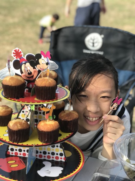 高雄市市立美術館：高雄市立美術館~寬闊的大草原~豐盛餐點~小孩盡情奔跑~第一次的假掰野餐趣~大成功！！