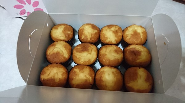 高雄市市立美術館：高雄市立美術館~寬闊的大草原~豐盛餐點~小孩盡情奔跑~第一次的假掰野餐趣~大成功！！