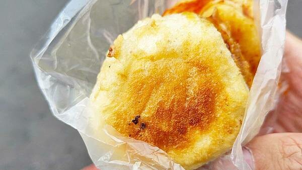 孫記素食水煎包｜超大顆水煎包，煎的酥黃１顆只要８元，ＣＰ值爆高