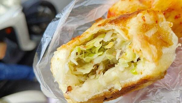 孫記素食水煎包｜超大顆水煎包，煎的酥黃１顆只要８元，ＣＰ值爆高