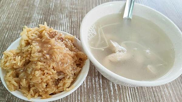 孫記素食水煎包｜超大顆水煎包，煎的酥黃１顆只要８元，ＣＰ值爆高