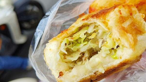 孫記素食水煎包｜超大顆水煎包，煎的酥黃１顆只要８元，ＣＰ值爆高