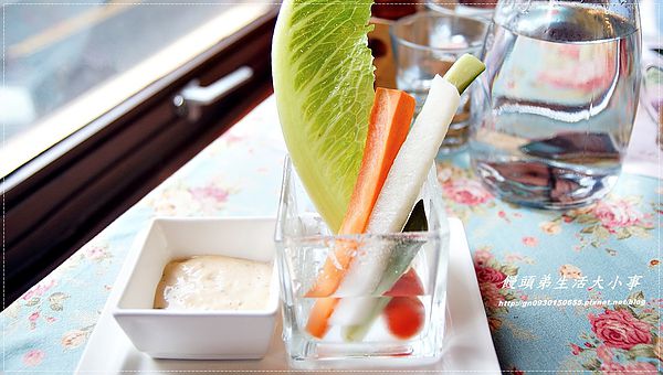 亞米小鎮(三重店)：【食記/新北市】異國鄉村風格~來與胡桃鉗約會吧♪♪亞米小鎮♪♪