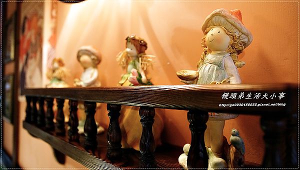 亞米小鎮(三重店)：【食記/新北市】異國鄉村風格~來與胡桃鉗約會吧♪♪亞米小鎮♪♪