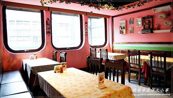 亞米小鎮(三重店)：【食記/新北市】異國鄉村風格~來與胡桃鉗約會吧♪♪亞米小鎮♪♪