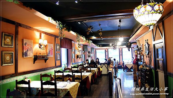 亞米小鎮(三重店)：【食記/新北市】異國鄉村風格~來與胡桃鉗約會吧♪♪亞米小鎮♪♪