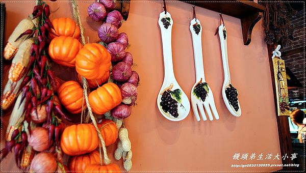 亞米小鎮(三重店)：【食記/新北市】異國鄉村風格~來與胡桃鉗約會吧♪♪亞米小鎮♪♪