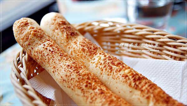 亞米小鎮(三重店)：【食記/新北市】異國鄉村風格~來與胡桃鉗約會吧♪♪亞米小鎮♪♪