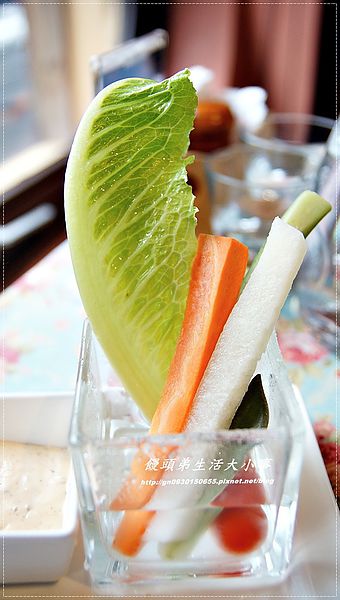 亞米小鎮(三重店)：【食記/新北市】異國鄉村風格~來與胡桃鉗約會吧♪♪亞米小鎮♪♪