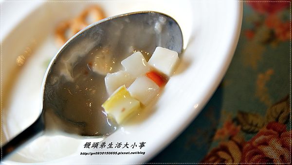 亞米小鎮(三重店)：【食記/新北市】異國鄉村風格~來與胡桃鉗約會吧♪♪亞米小鎮♪♪