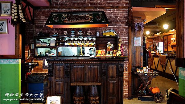 亞米小鎮(三重店)：【食記/新北市】異國鄉村風格~來與胡桃鉗約會吧♪♪亞米小鎮♪♪