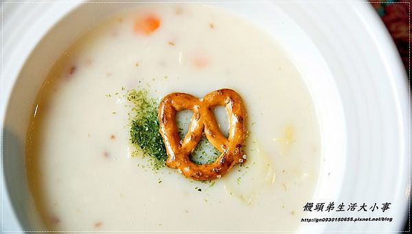 亞米小鎮(三重店)：【食記/新北市】異國鄉村風格~來與胡桃鉗約會吧♪♪亞米小鎮♪♪