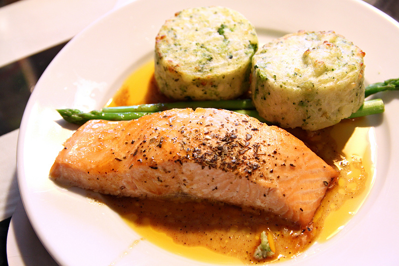 新北市新庄区美食推荐ikea餐厅 (新庄店)『〔新庄区〕:超值德国猪脚☆