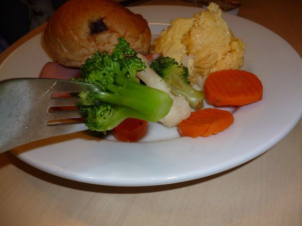 IKEA瑞典餐廳(新莊店)：39元早餐和比利時鬆餅--和IKEA新莊店再次早餐約會