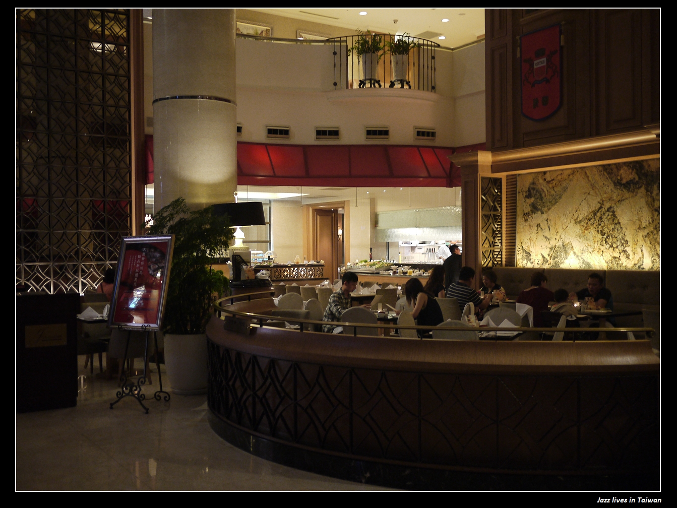 [怡情軒] 只剩套餐式主餐, 已經沒有豪華自助吧了~ CP值不在了~