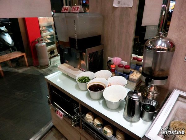 【新北。美食】新莊 / 悅來涮涮鍋，宵夜吃火鍋好地方，滷汁入味剛好的滷大腸，中港麥當勞對面