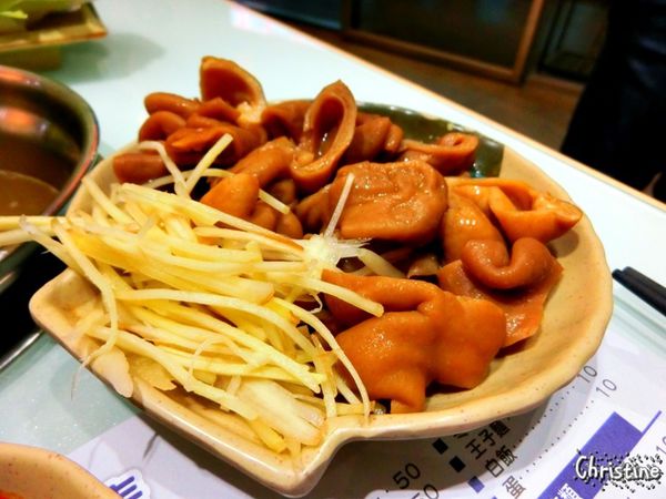 【新北。美食】新莊 / 悅來涮涮鍋，宵夜吃火鍋好地方，滷汁入味剛好的滷大腸，中港麥當勞對面