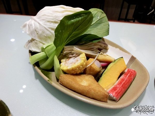 【新北。美食】新莊 / 悅來涮涮鍋，宵夜吃火鍋好地方，滷汁入味剛好的滷大腸，中港麥當勞對面