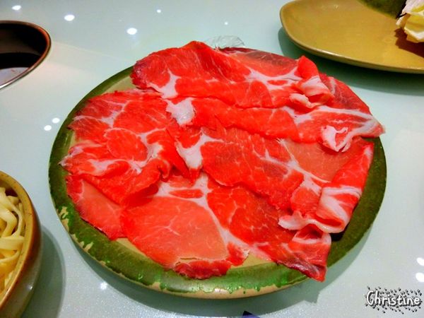 【新北。美食】新莊 / 悅來涮涮鍋，宵夜吃火鍋好地方，滷汁入味剛好的滷大腸，中港麥當勞對面