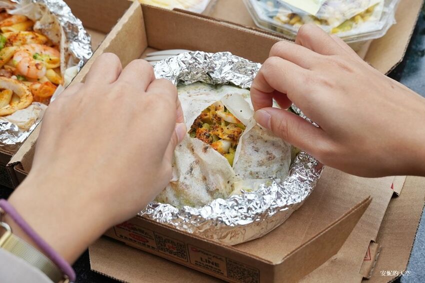 必勝客 Pasta Hut紙包筆管麵 海鮮爆棚多汁美味 用儀式感犒賞自己的美食時光 來Pasta Hut，來點麵(Me time)吧 - 安妮的天空