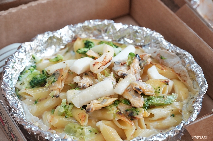 必勝客 Pasta Hut紙包筆管麵 海鮮爆棚多汁美味 用儀式感犒賞自己的美食時光 來Pasta Hut，來點麵(Me time)吧 - 安妮的天空