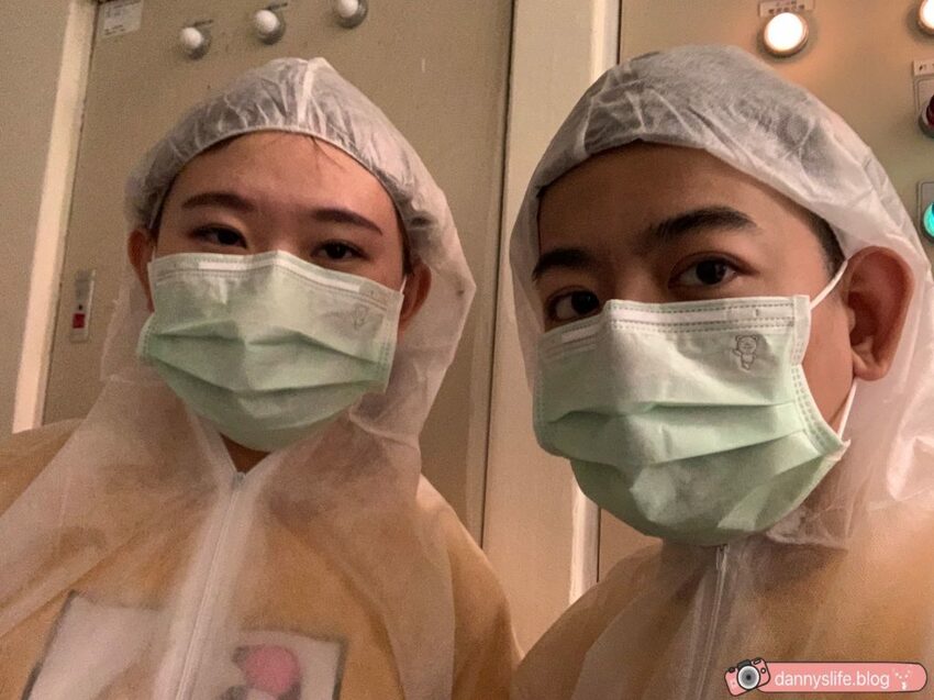 海生館餵企鵝 │屏東景點。我與企鵝的0.1毫米，被咬到了 - 丹尼的吃喝玩樂