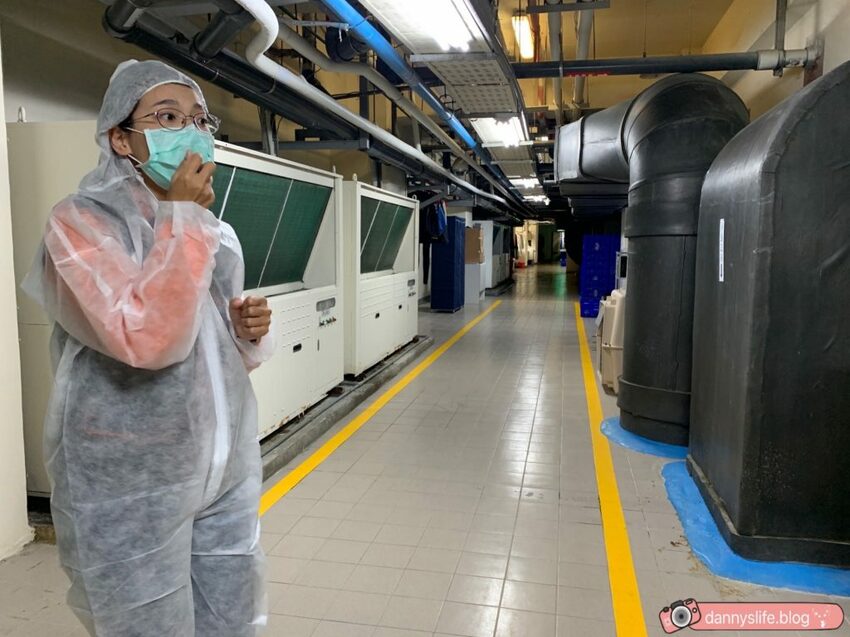 海生館餵企鵝 │屏東景點。我與企鵝的0.1毫米，被咬到了 - 丹尼的吃喝玩樂