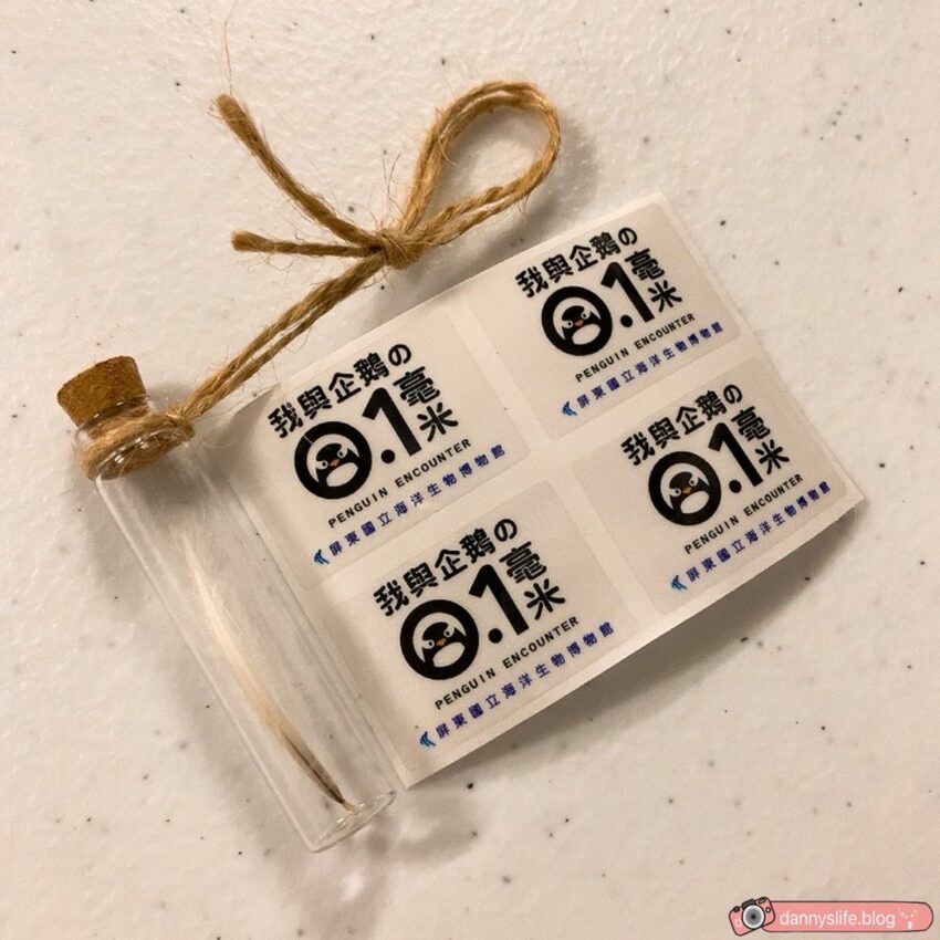 海生館餵企鵝 │屏東景點。我與企鵝的0.1毫米，被咬到了 - 丹尼的吃喝玩樂