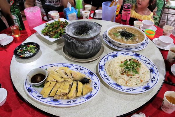 台灣山豬城(珍珠嶺關係農場):【新北市林口景點】台灣山豬城~團圓合菜料理,環境充滿古色古香,小型動物園區