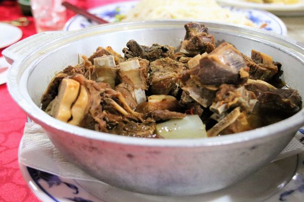 台灣山豬城(珍珠嶺關係農場):【新北市林口景點】台灣山豬城~團圓合菜料理,環境充滿古色古香,小型動物園區