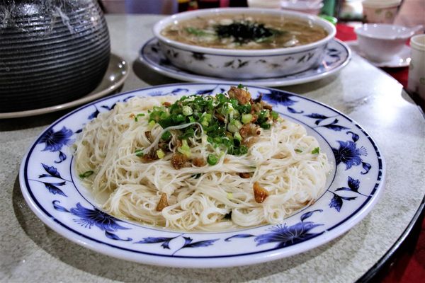 台灣山豬城(珍珠嶺關係農場):【新北市林口景點】台灣山豬城~團圓合菜料理,環境充滿古色古香,小型動物園區