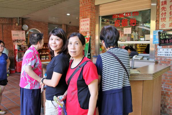 台灣山豬城(珍珠嶺關係農場):【新北市林口景點】台灣山豬城~團圓合菜料理,環境充滿古色古香,小型動物園區