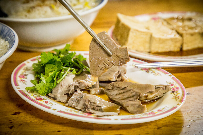 蘆洲美食推薦！大廟口切仔麵，在地人推崇老店，黑白切銅板價超划算