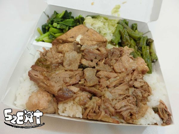 台中忠孝夜市美食爌肉飯》陳明統爌肉飯菜單價位大公開！老台中人都知道的正宗老字號爌肉飯~台中東區必吃美食小吃餐廳推薦。