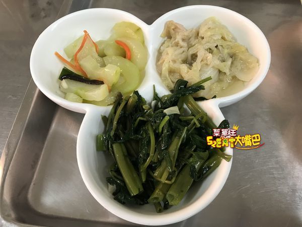 台中忠孝夜市美食爌肉飯》陳明統爌肉飯菜單價位大公開！老台中人都知道的正宗老字號爌肉飯~台中東區必吃美食小吃餐廳推薦。