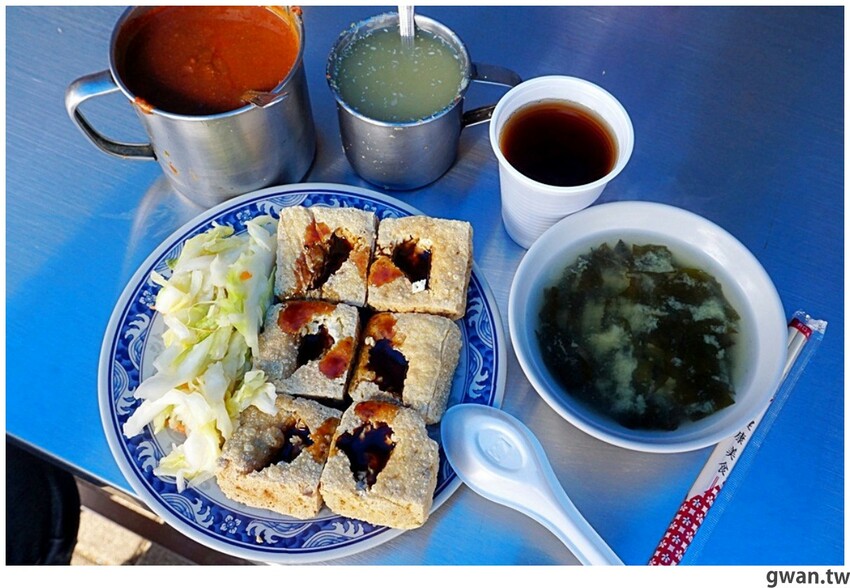 一開店就爆滿！台中超人氣臭豆腐重新開幕，內用熱湯紅茶無限享用～