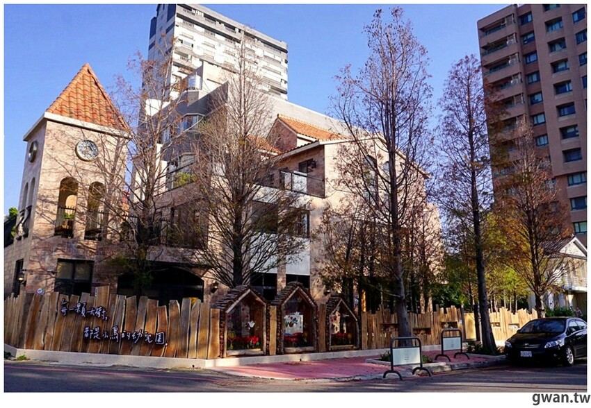 一開店就爆滿！台中超人氣臭豆腐重新開幕，內用熱湯紅茶無限享用～