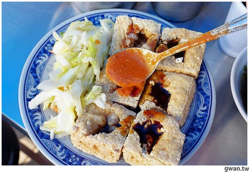 一開店就爆滿！台中超人氣臭豆腐重新開幕，內用熱湯紅茶無限享用～