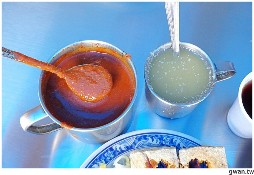 一開店就爆滿！台中超人氣臭豆腐重新開幕，內用熱湯紅茶無限享用～