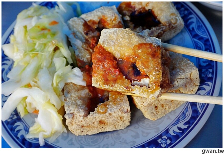 一開店就爆滿！台中超人氣臭豆腐重新開幕，內用熱湯紅茶無限享用～