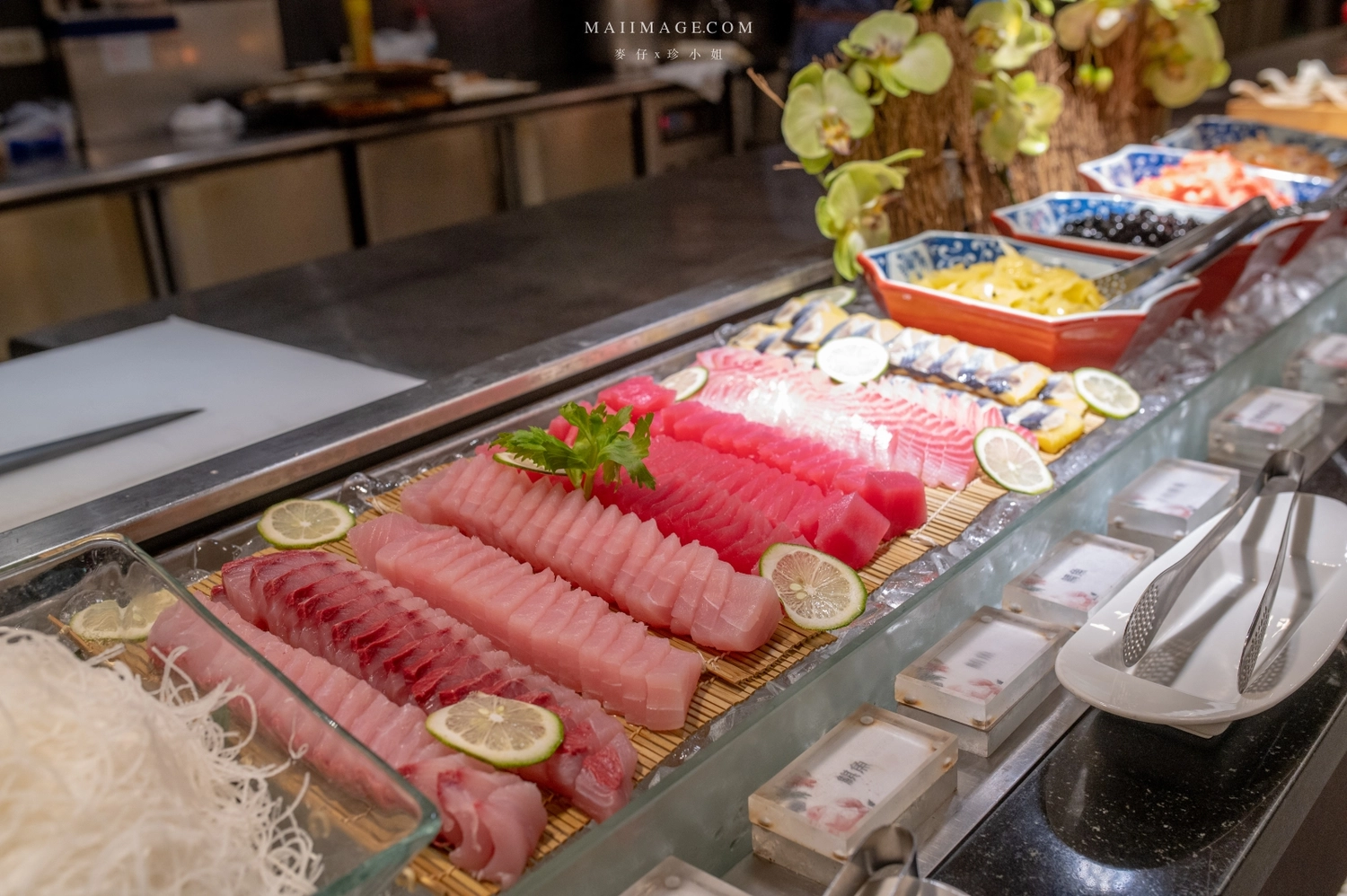 【台中美食】台中吃到飽推薦｜新天地崇德旗艦店樂食自助百匯～和牛火鍋＋百道生鮮百匯任你吃到飽。加＠LINE