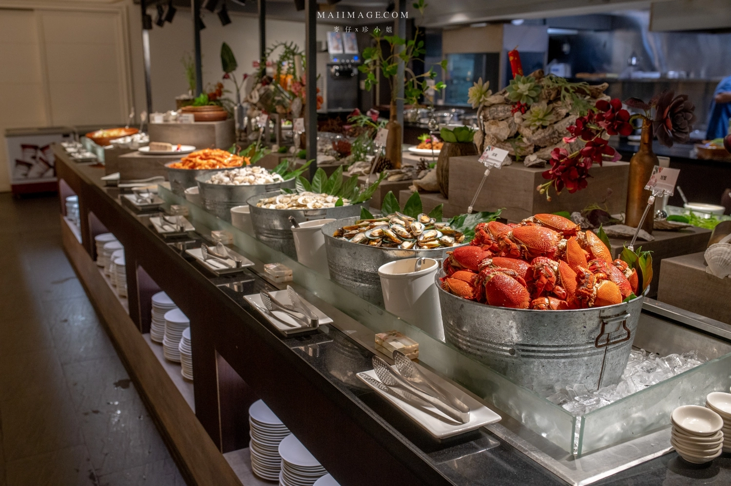 【台中美食】台中吃到飽推薦｜新天地崇德旗艦店樂食自助百匯～和牛火鍋＋百道生鮮百匯任你吃到飽。加＠LINE