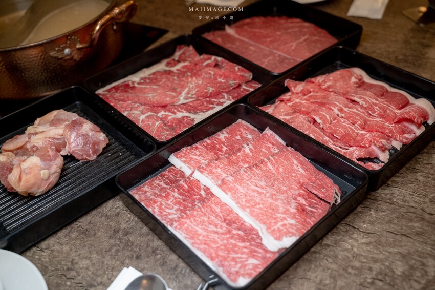 【台中美食】台中吃到飽推薦｜新天地崇德旗艦店樂食自助百匯～和牛火鍋＋百道生鮮百匯任你吃到飽。加＠LINE