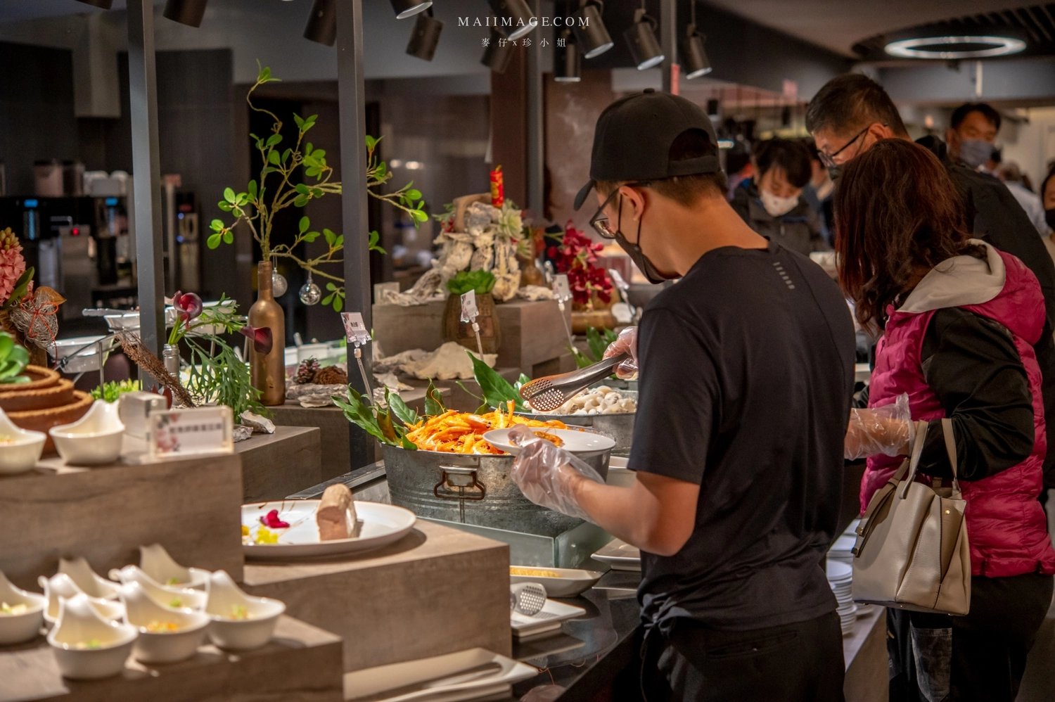 【台中美食】台中吃到飽推薦｜新天地崇德旗艦店樂食自助百匯～和牛火鍋＋百道生鮮百匯任你吃到飽。加＠LINE