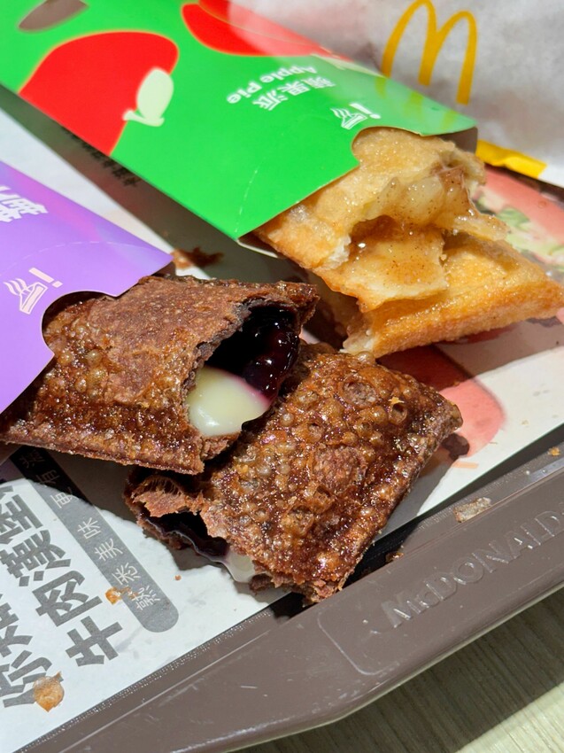 台灣麥當勞季節限定｜藍莓卡士達雙餡派 ｜12/11暖心開賣｜酸甜藍莓醬X香濃卡士達｜香酥巧克力風味派皮｜酸甜滋味超好吃！ – 萍姐愛分享